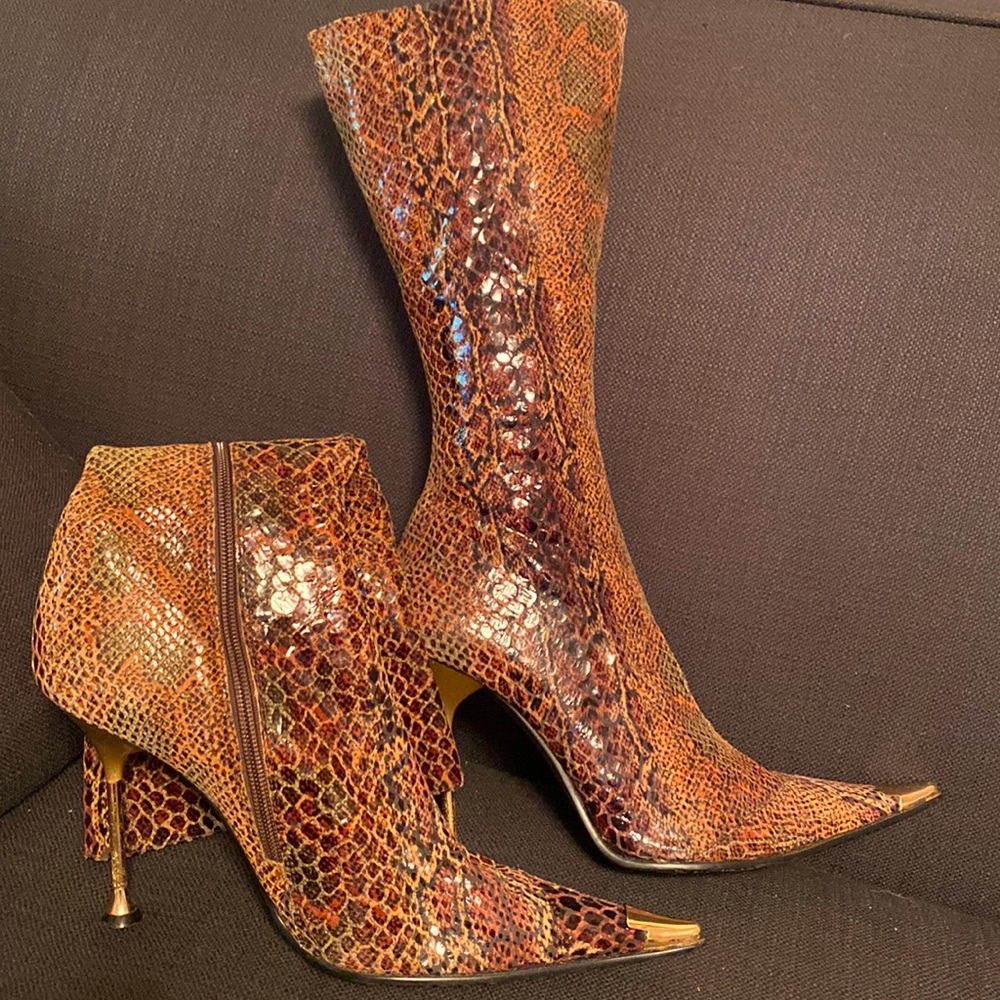 Natural leather., metal heels.